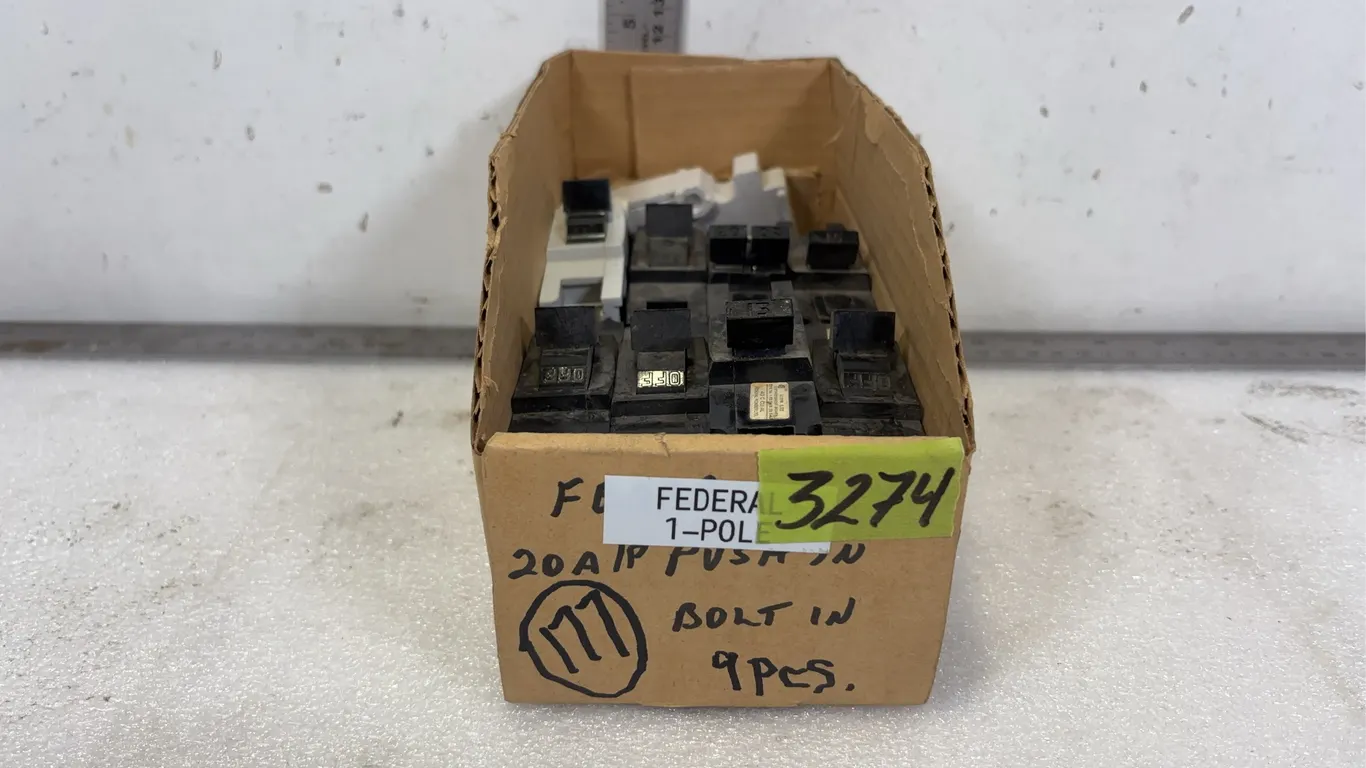 Box of 1P Federal Breakers, approx. 9pce *Unreserved*