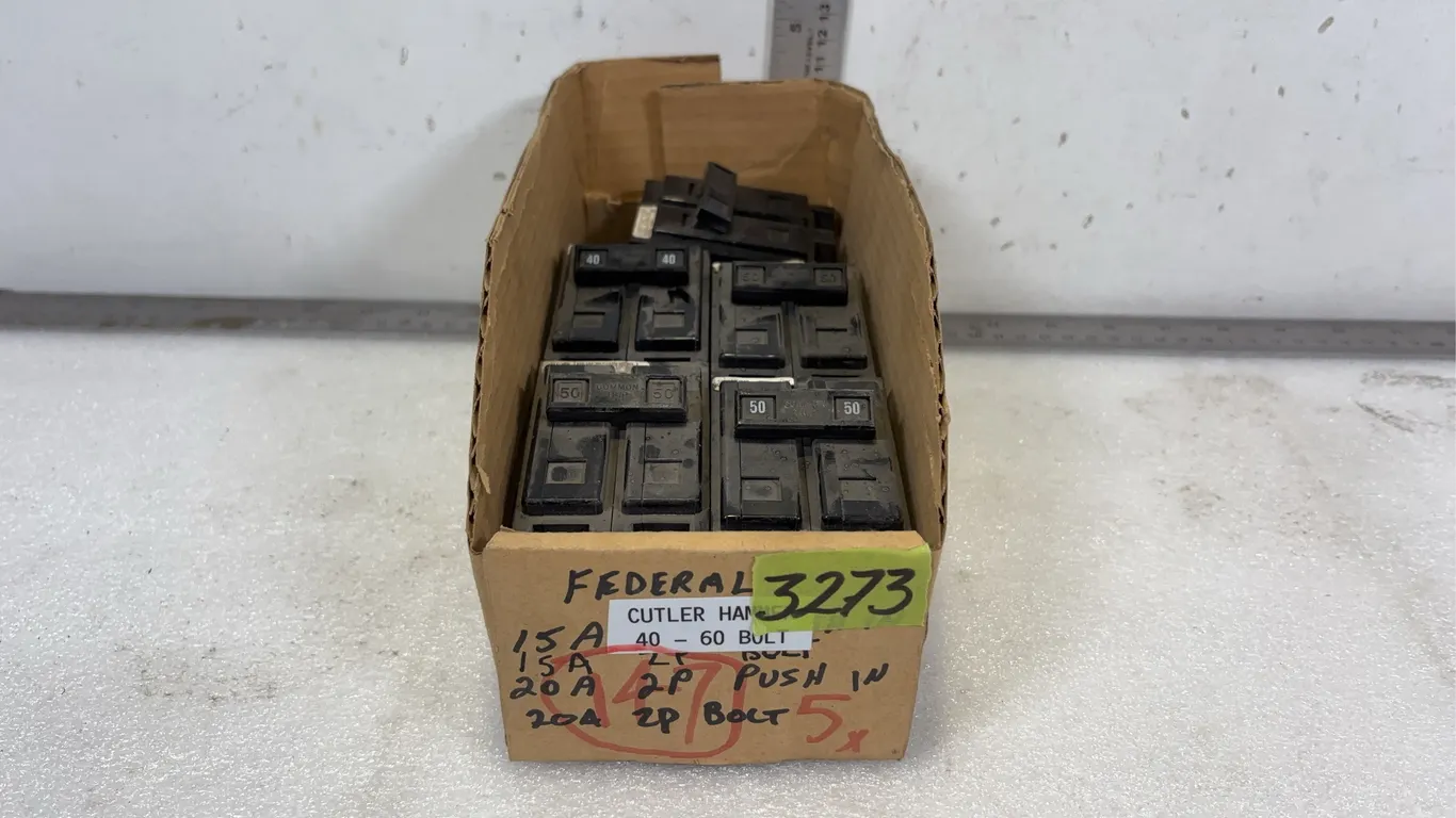 Box of Cutler Hammer 40-60V Breakers, approx. 5 pce *Unreserved*