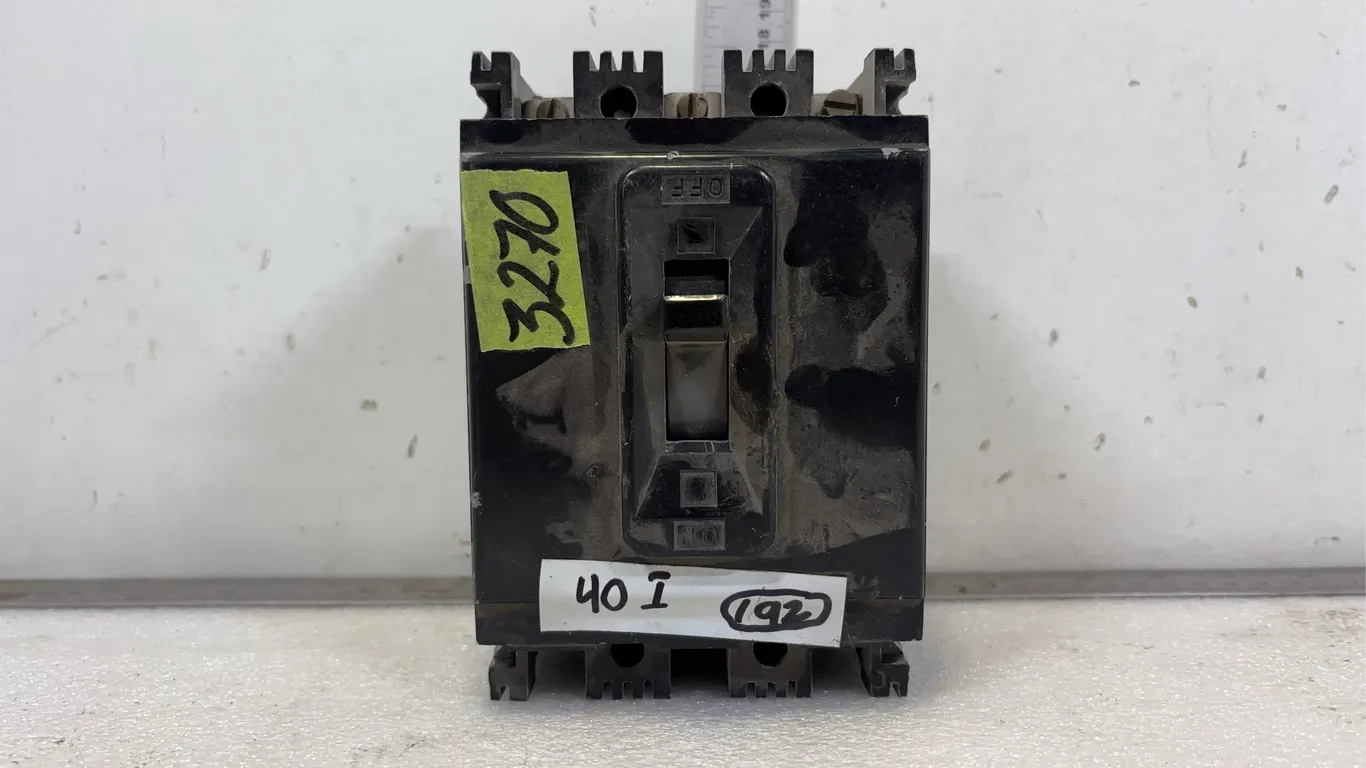 Large 3P Breaker, approx. Dimensions of Lot 6 1/2" x 4 1/2" x 4" *Unreserved*