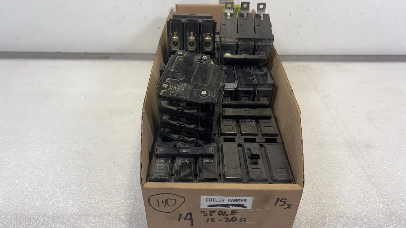 Box of Assorted Breakers, approx. 15 pce *Unreserved*