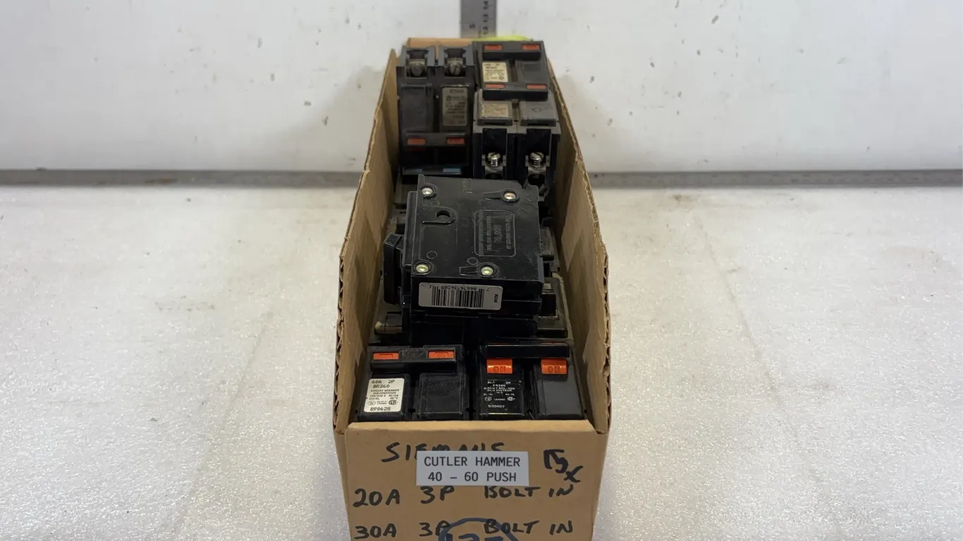 Box of Cutler Hammer 40 - 60 Push Breakers, approx. 15 pce *Unreserved*