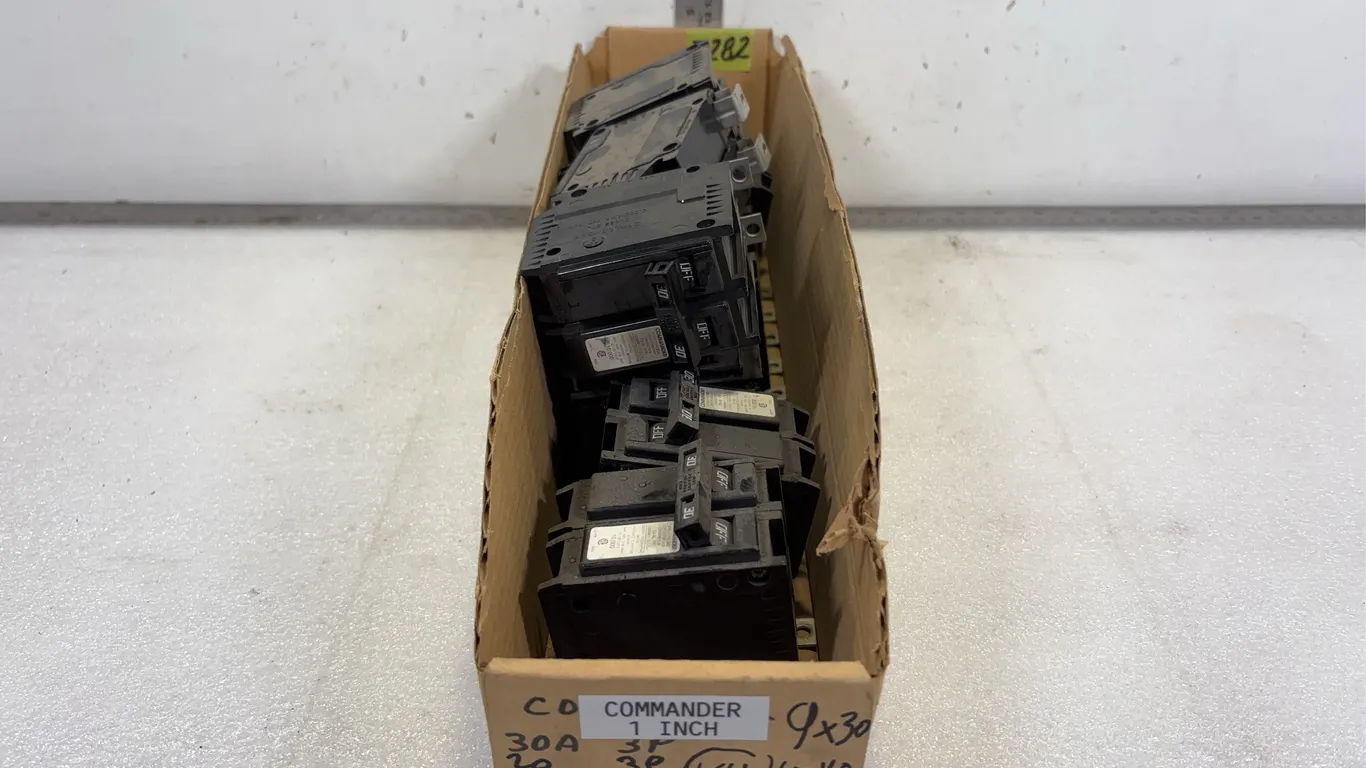 Box of Commander 1" Breakers, approx. 10 pce *Unreserved*