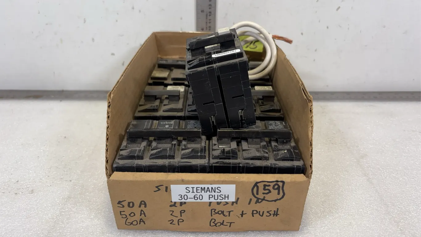 Box of Seimens 30-60 Push Breakers, approx. 9 pce *Unreserved*