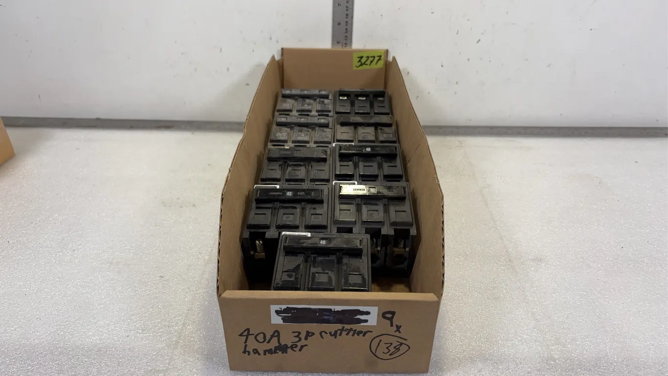 Box of 3P Breakers, approx. 9 pce *Unreserved*