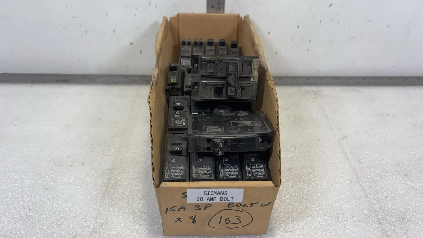 Box of Siemens 20AMP Bolt Breakers, approx. 20 pce *Unreserved*