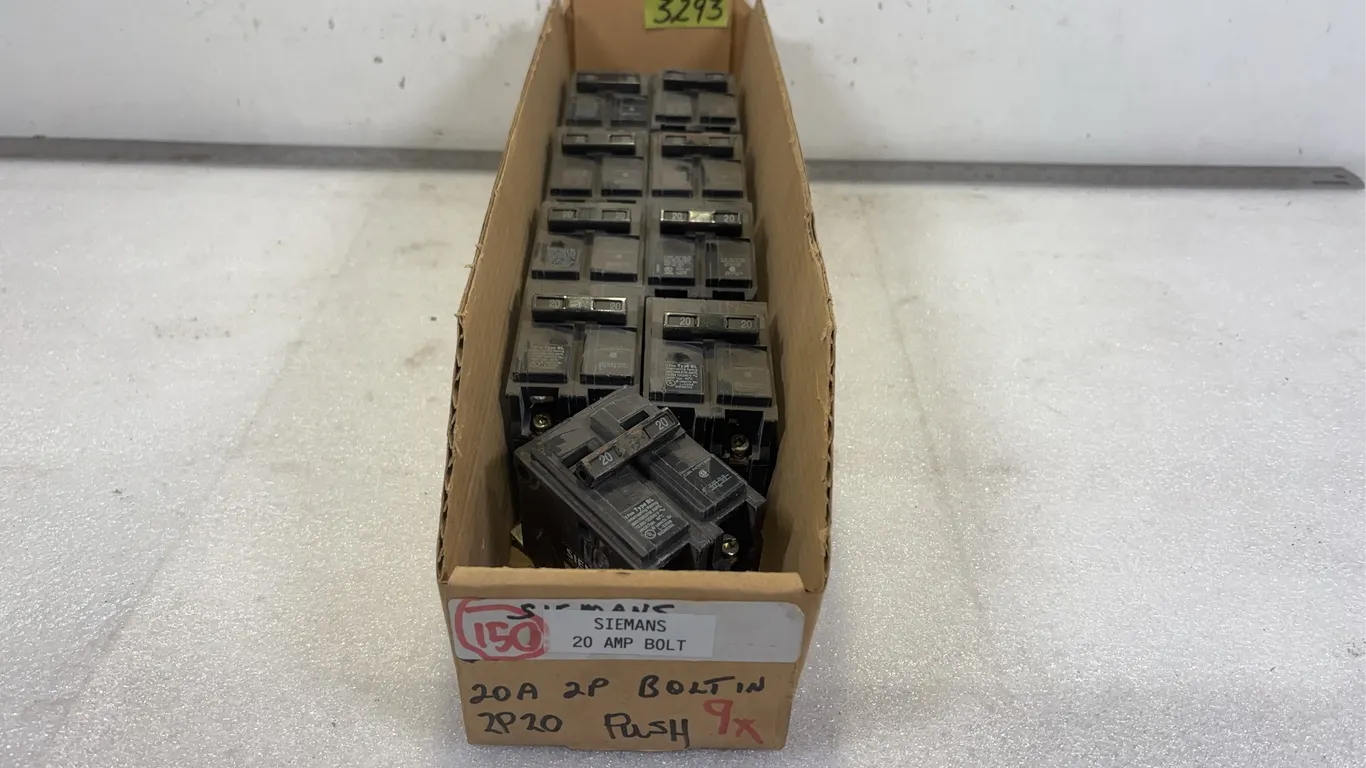 Box of Siemens 20AMP Breakers, approx. 9 pce *Unreserved*