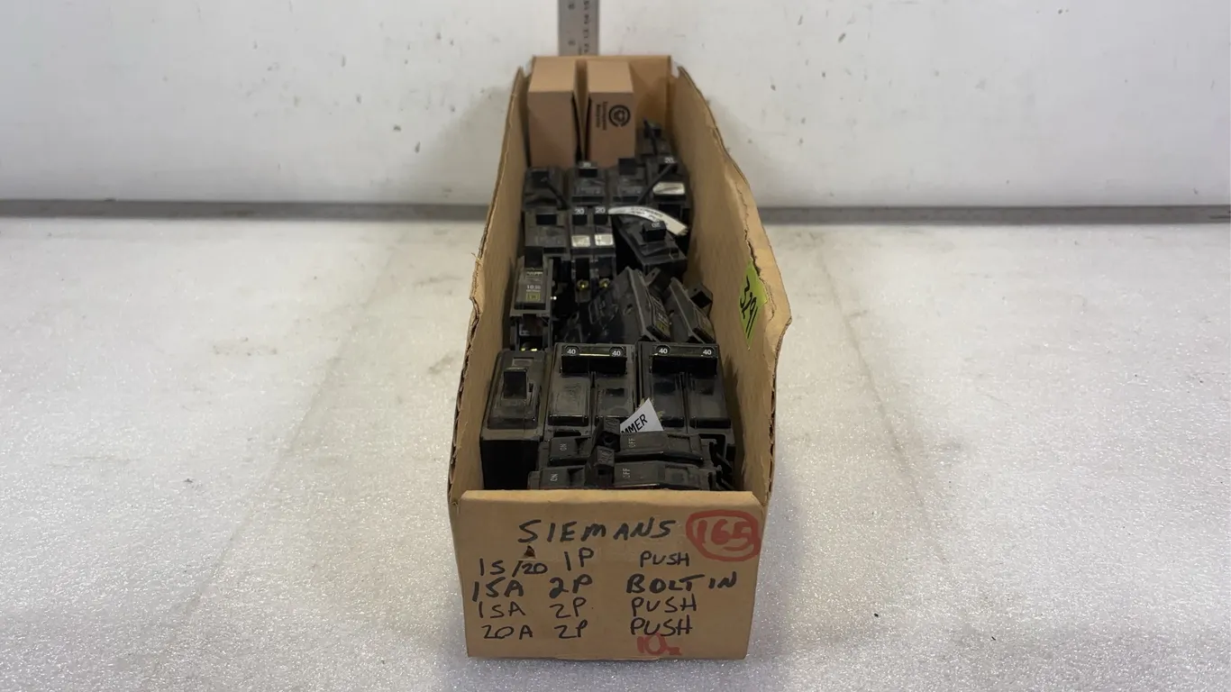 Box of Assorted Siemens Breakers, approx. 18 pce *Unreserved*
