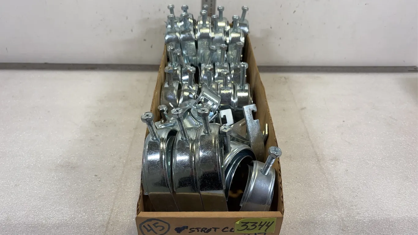 Box of Assorted Cobra Clamps, approx. 33 pce *Unreserved*