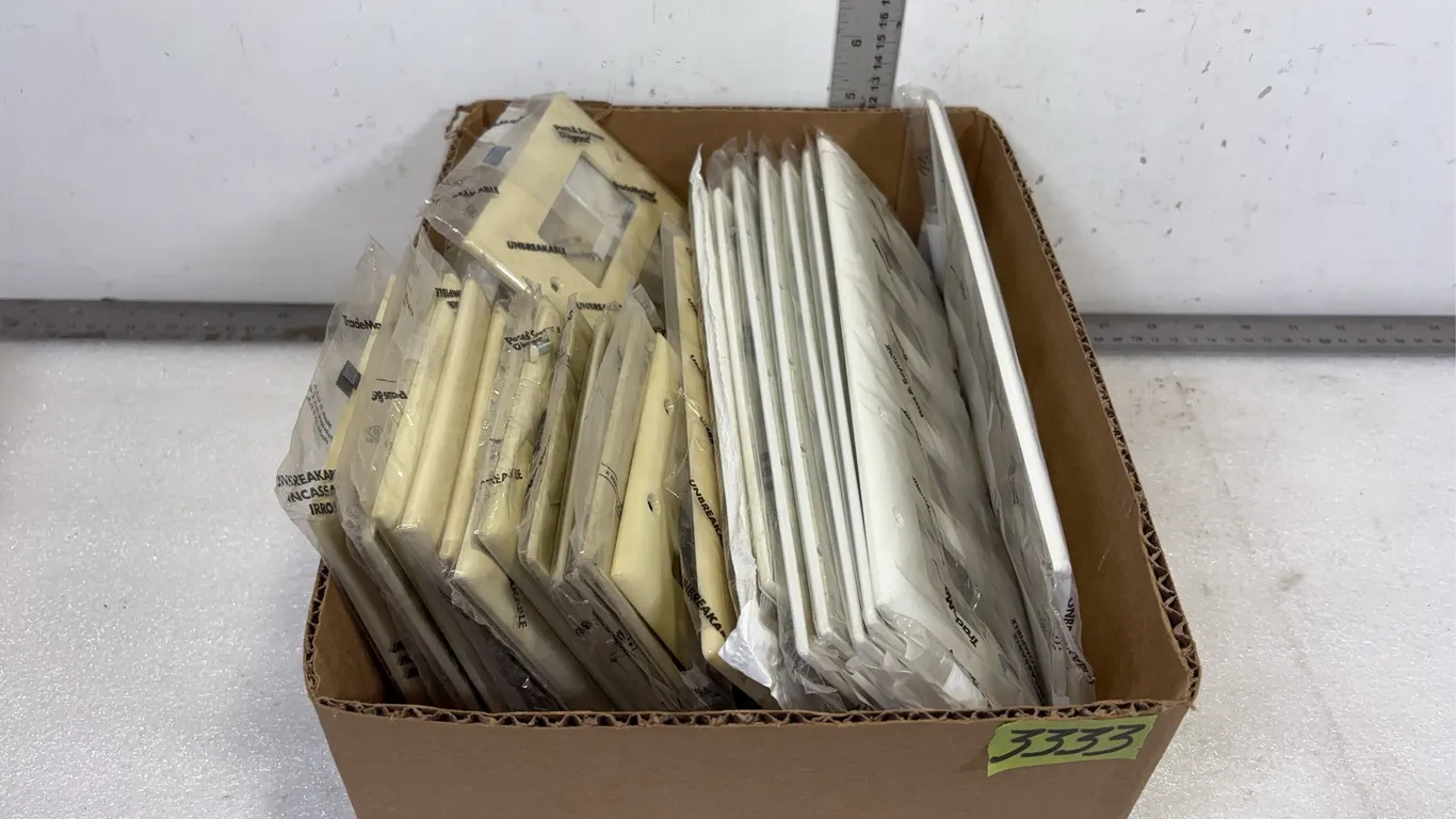 Box of Multi Switch Plates, approx. 29 pce *Unreserved*