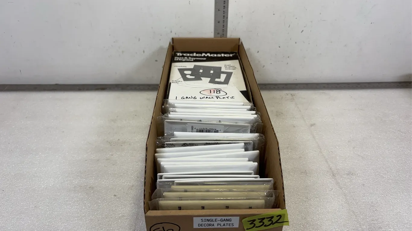 Box of Assorted Decora Plates, approx. 30 pce *Unreserved*