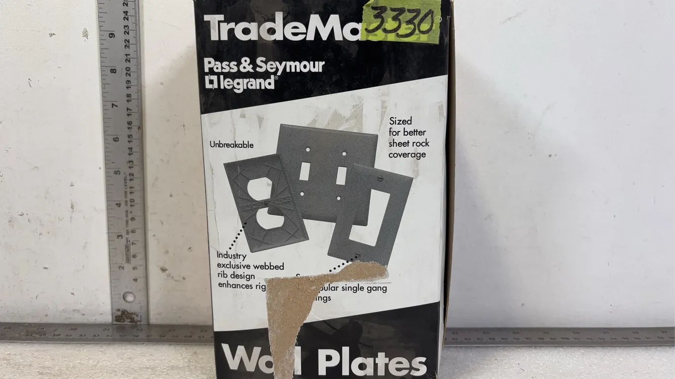 Box of Single Switch Covers, approx. 20 pce *Unreserved*