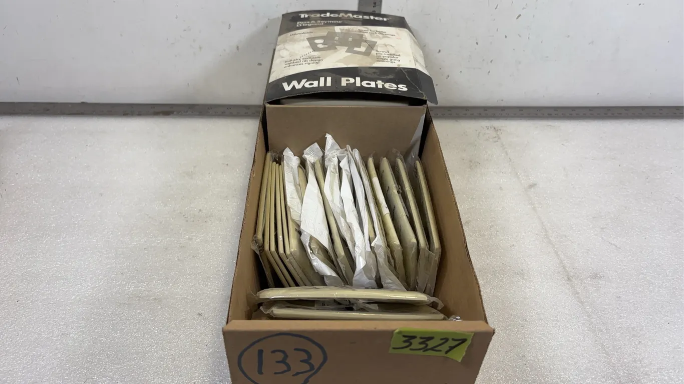 Box of Assorted Ivory Wall Covers, approx. 47 pce *Unreserved*