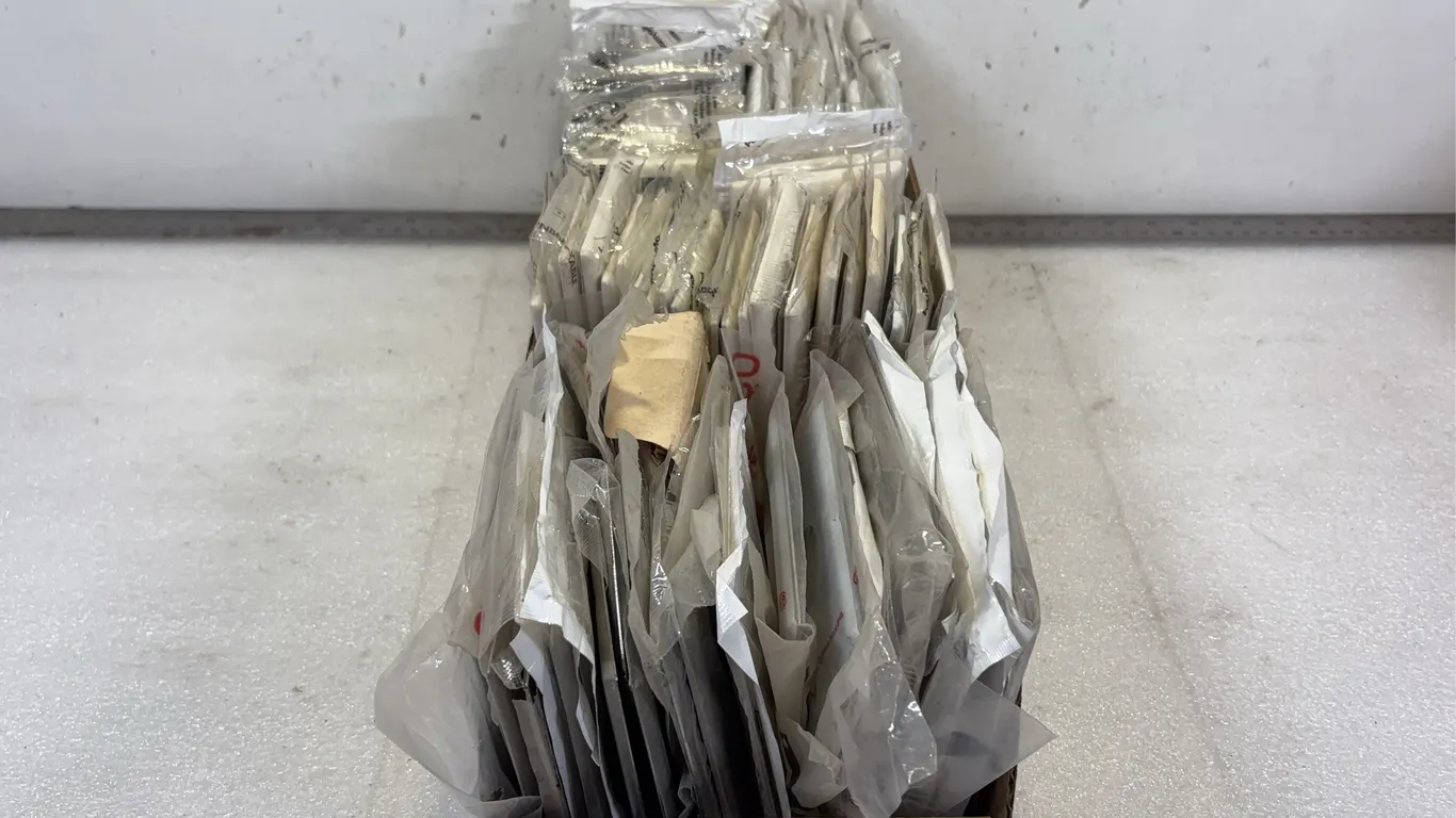 Box of Assorted Electrical Plates, approx. 50 pce *Unreserved*