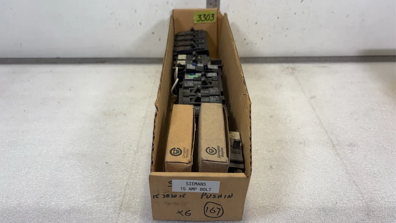Box of Siemens 15AMP Bolt Breakers, approx. 15 pce *Unreserved*
