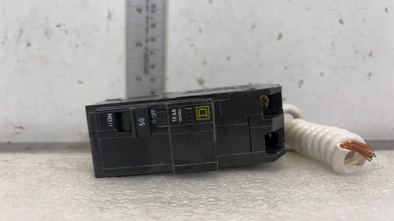 2P50A GFI Breaker, Dimensions of Lot 6" x 4" x 3" *Unreserved*