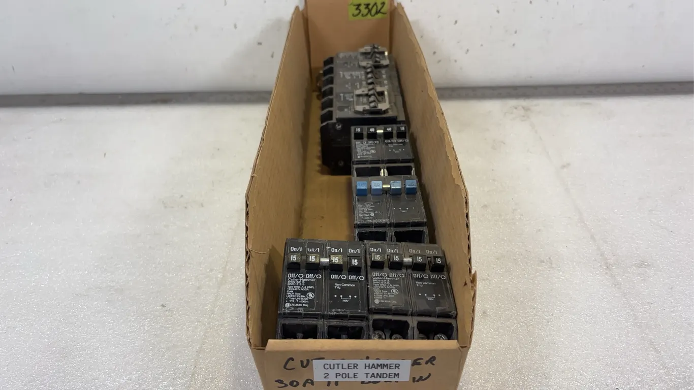 Box of Cutler Hammer 2P Tandem Breakers, approx. 7 pce *Unreserved*