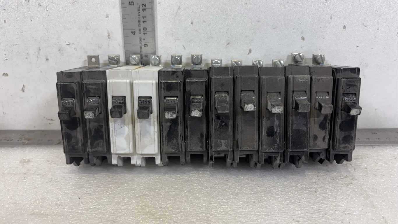 Box of Commander Slim Breakers, approx. 26 pce *Unreserved*