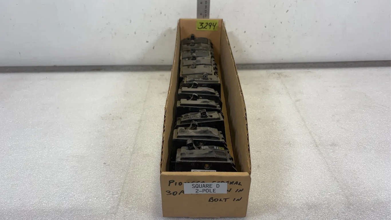 Box of Assorted Square D 2P Breakers, approx. 11pce *Unreserved*