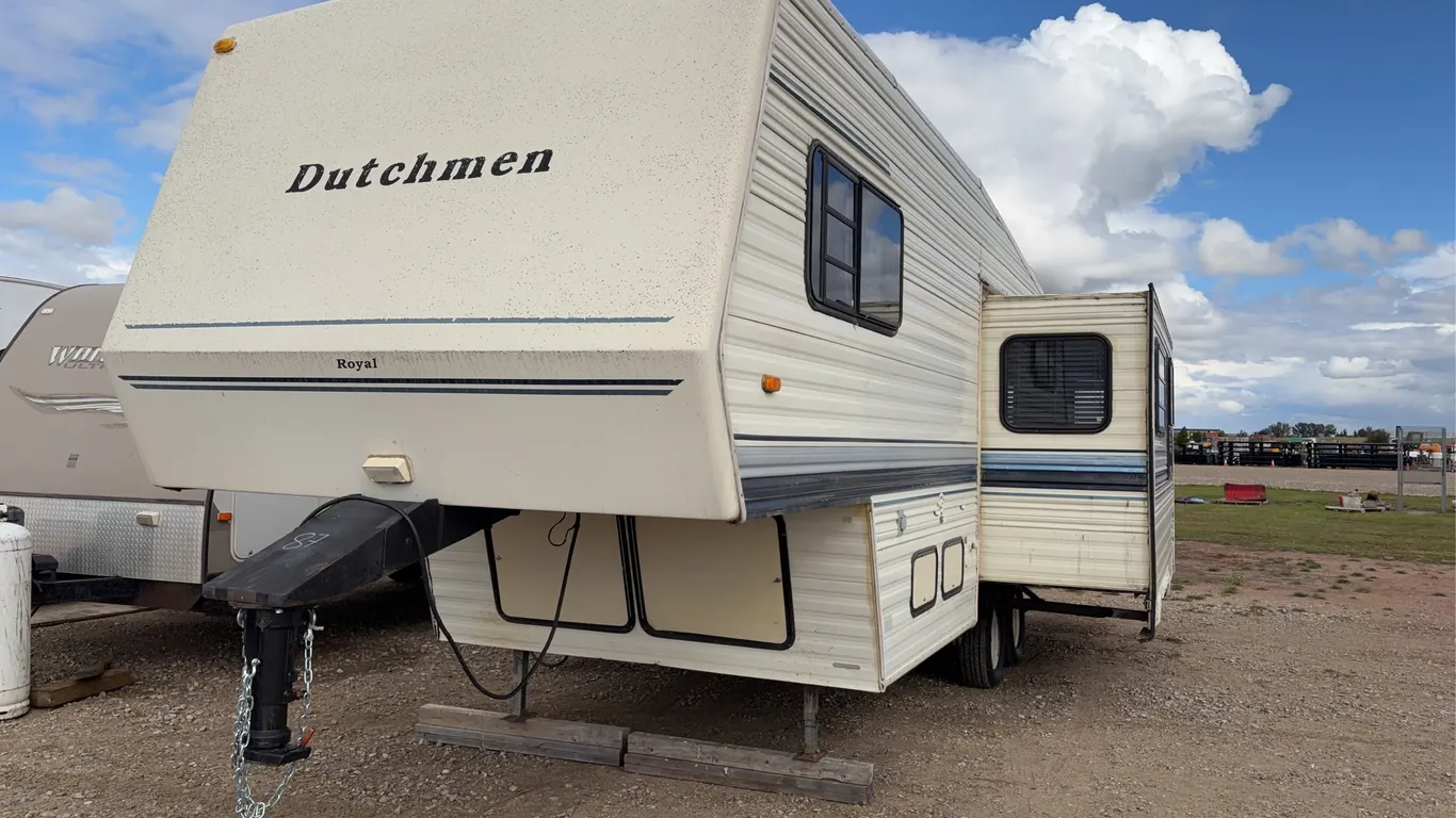 1994 Dutchmen Royal Gooseneck Travel Trailer approx 27', *Unreserved*