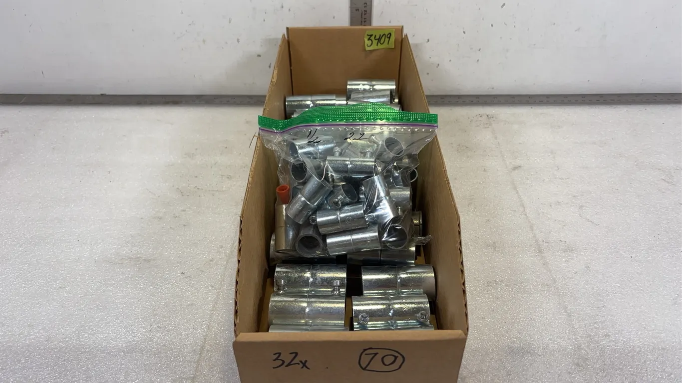 Box of 1" EMT Couplings, approx. 32 pce *Unreserved*
