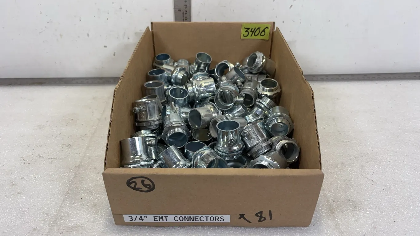 Box of 3/4" EMT Connectors, 81 pce *Unreserved*