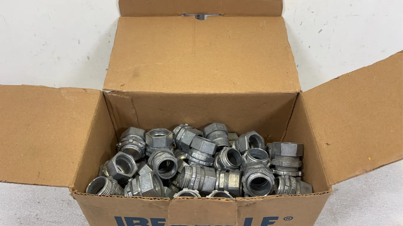 Box of 3/4" Rain Tight EMT Connectors, approx. 48 pce *Unreserved*