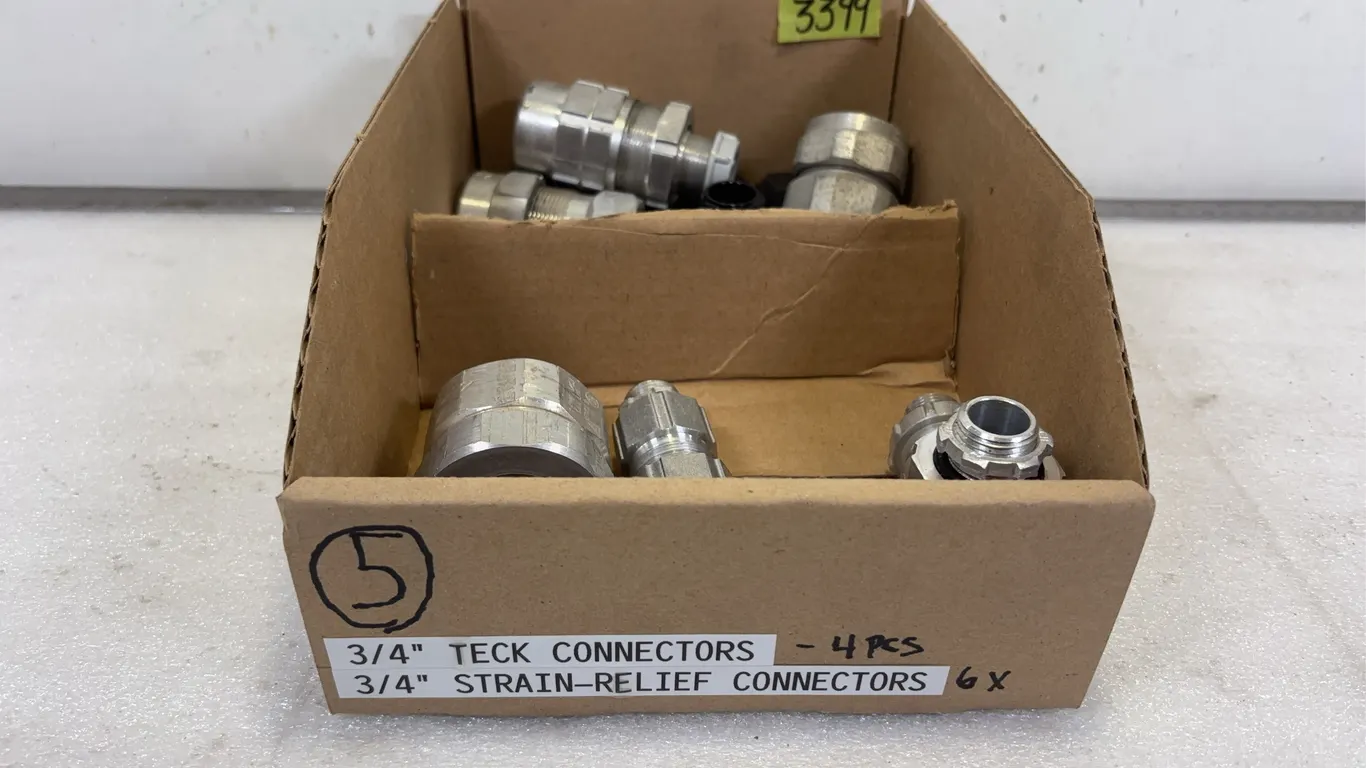 Box of 3/4" Teck Connectors and 3/4" Strain Reliefs, approx 13 pce *Unreserved*