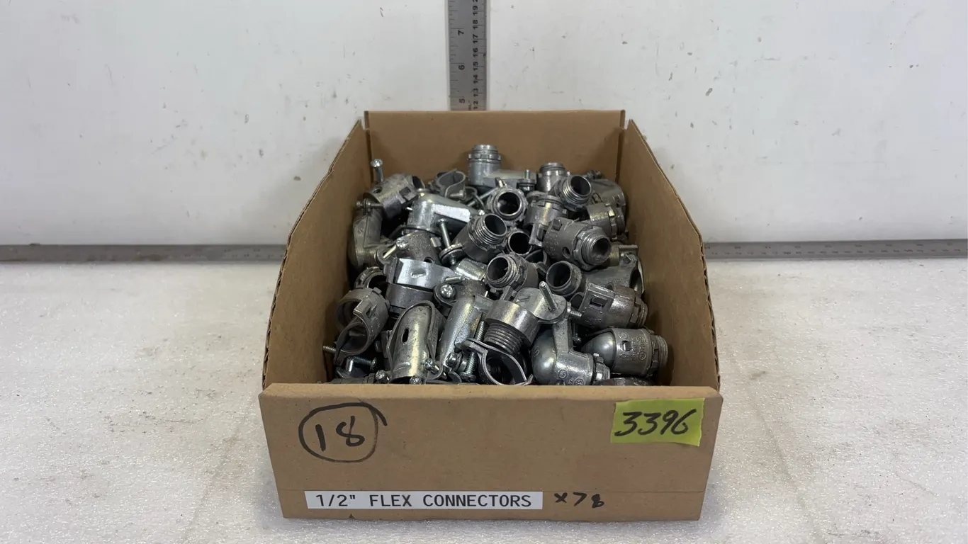 Box of 1/2" Flex Connectors, approx. 78 pce *Unreserved*