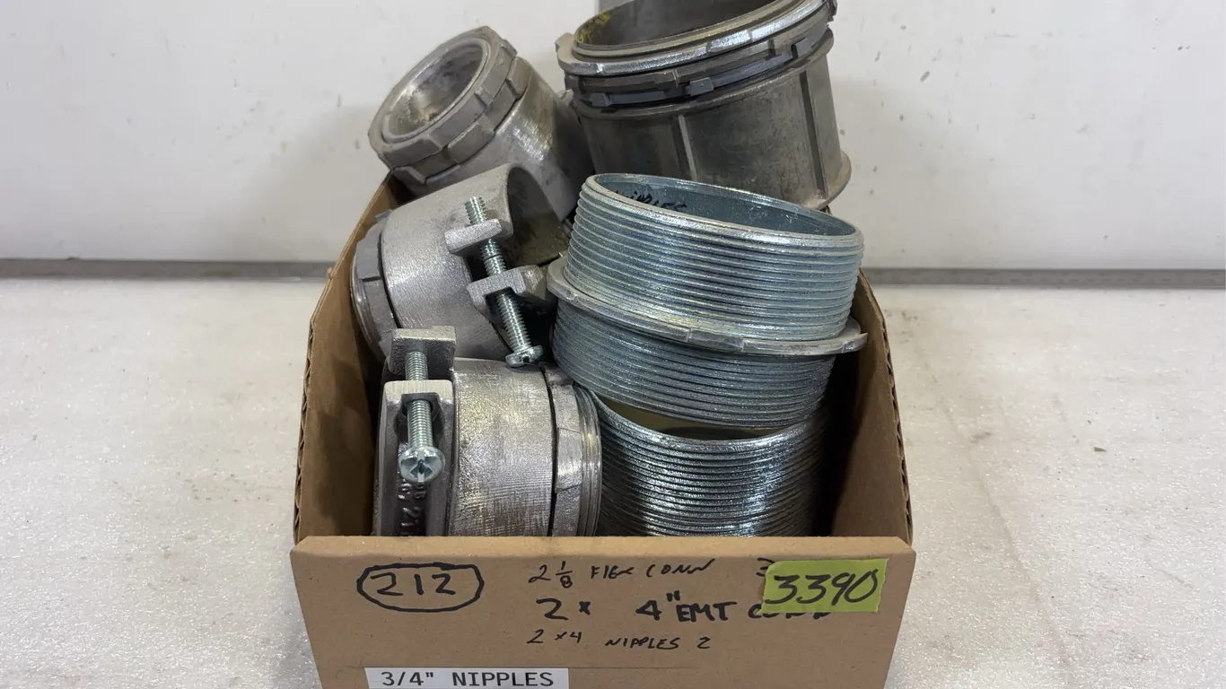 Box of 4" EMT Connectors approx. 7 pce *Unreserved*