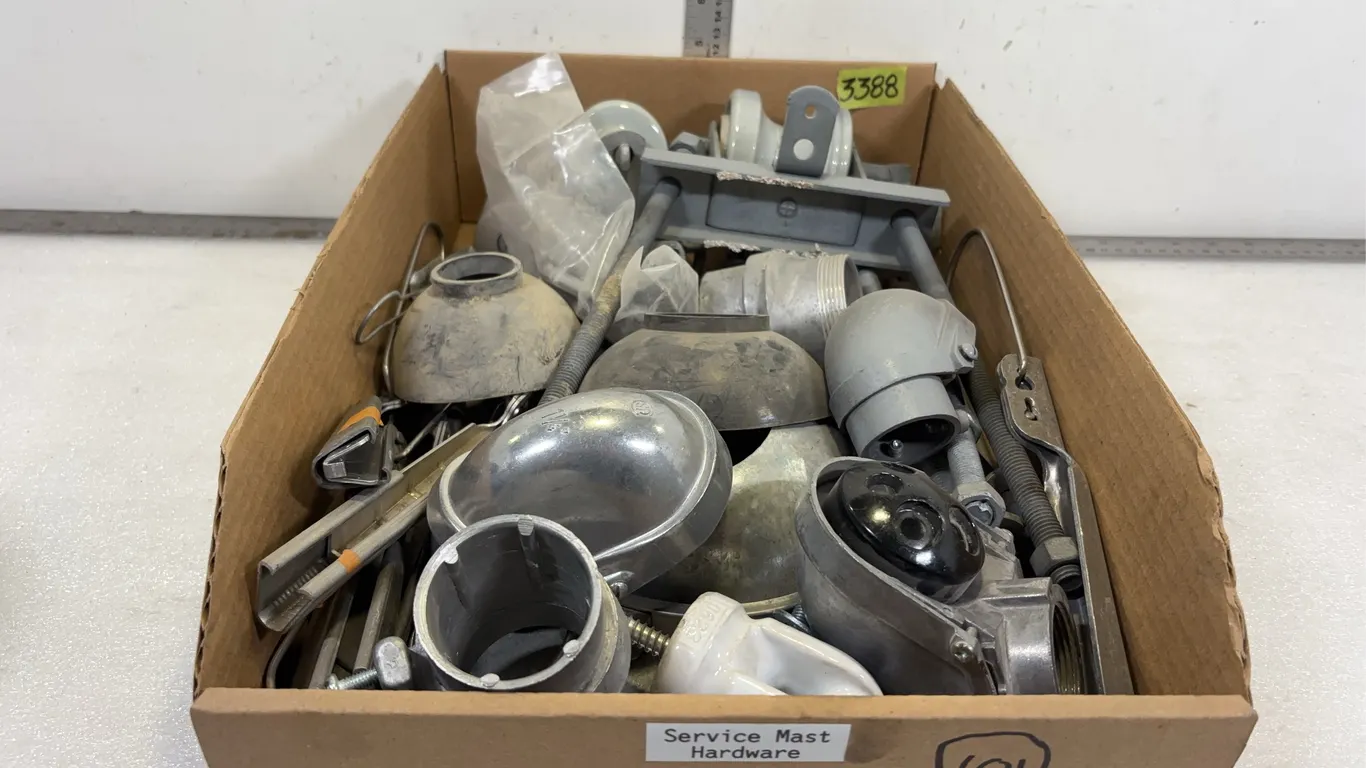 Box of Assorted Service Mast Hardware, approx. 25 pce *Unreserved*