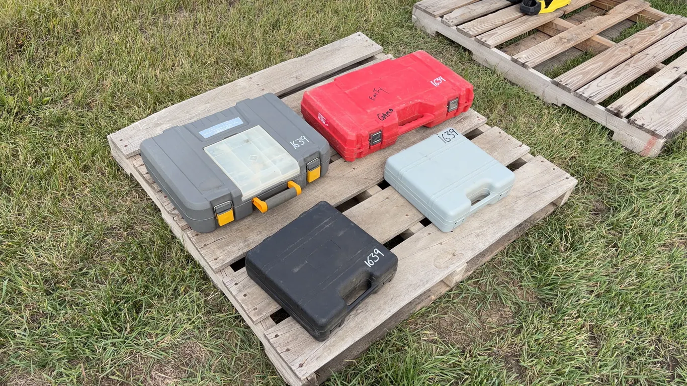 Milwakee Plastic Tool Box , Power Raft Battery Powered Drill, Master Craft Maximum Battery Impact Gun *Unreserved*