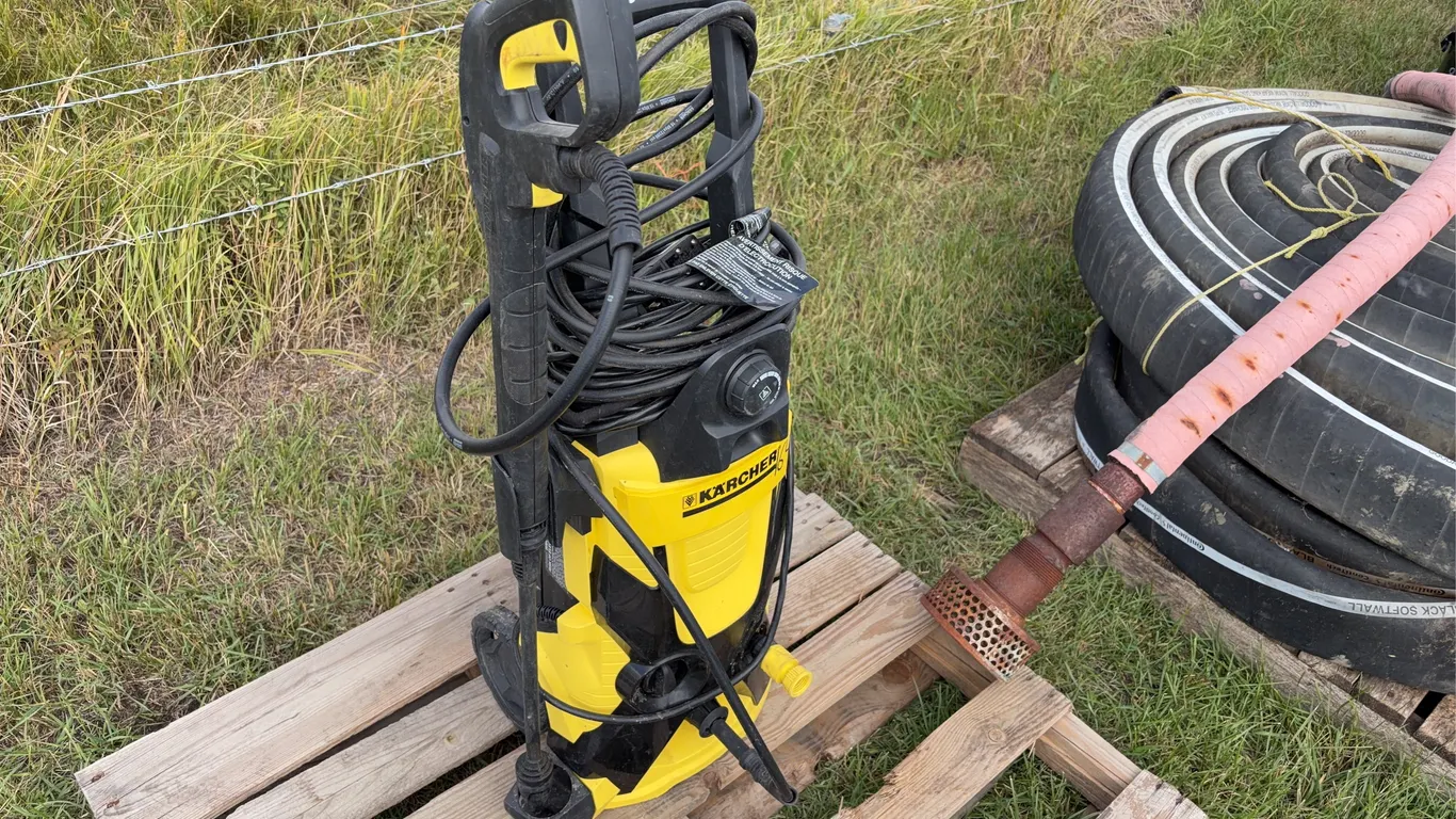 Karcher Electric Pressure Washer, 120V, SN: 16031520027649, 0 hz, 13A, 1.5gpm, 1900 Psi, w/ Hose & Wand *Unreserved*