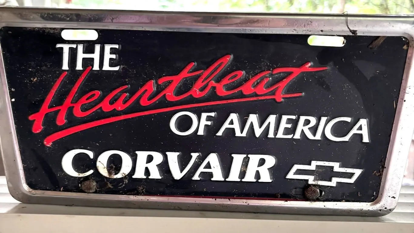 CORVILLE LICENSE PLATE WITH MOUNTING BRACKETS