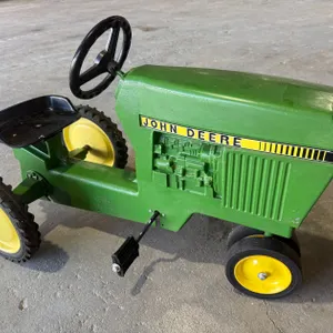EARLY CAST IRON JOHN DEERE PEDAL TRACTOR