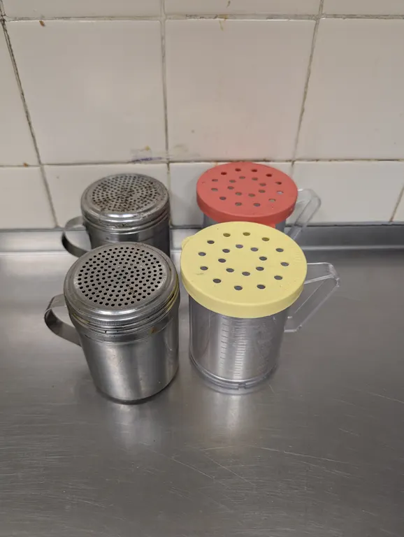 (4) Assorted Dredge Shakers