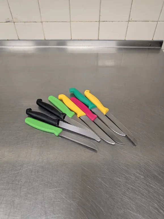 (8) Assorted Knives