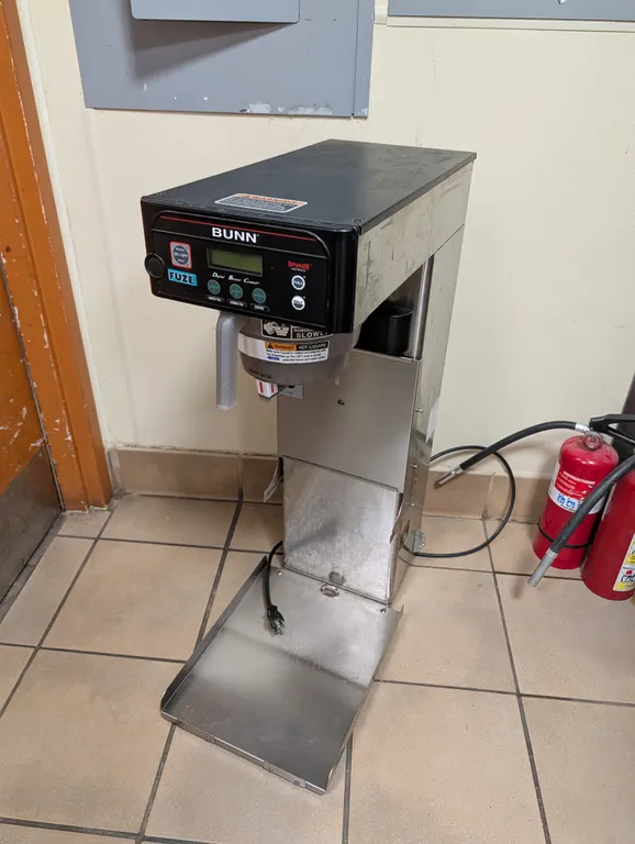 Bunn Iced Tea Brewer - Model # ITCB-DB.29 with Assorted Plastic Bunn Parts