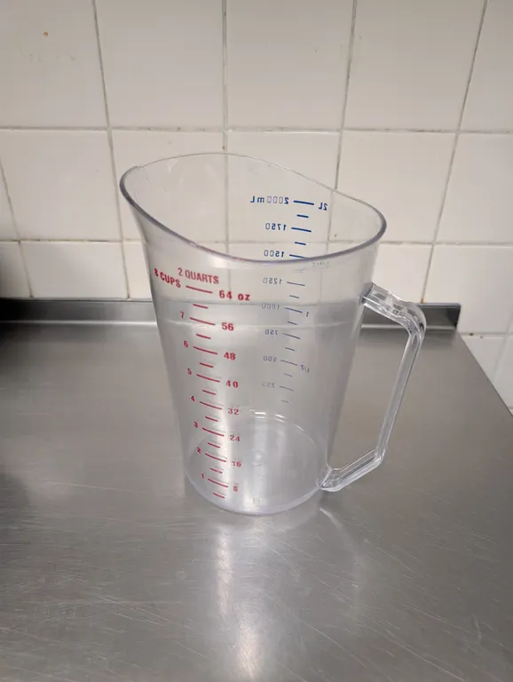 Cambro 2 Qt Pitcher - Model # 200CCW