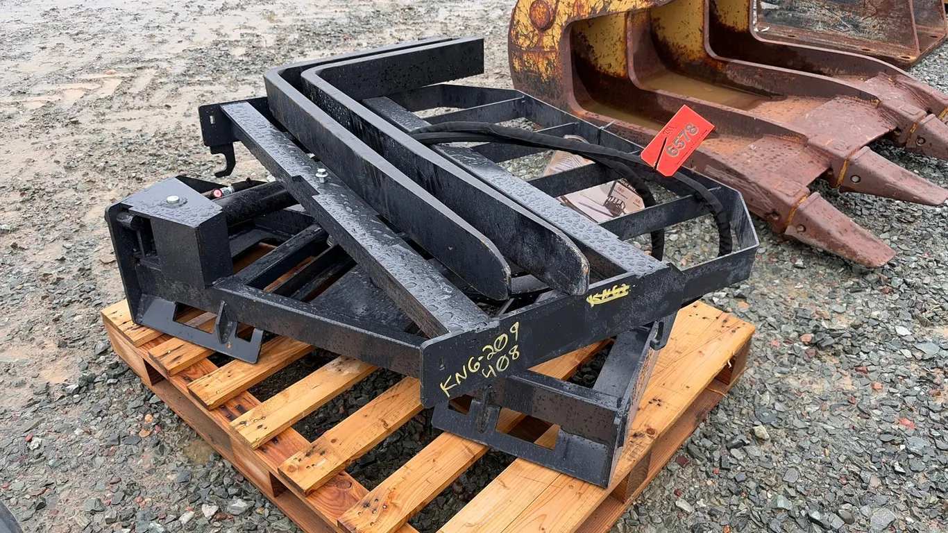 Approx. 60" Unused Arteer RPT-42L Skid Steer Hydraulic Rotating Pallet Forks
