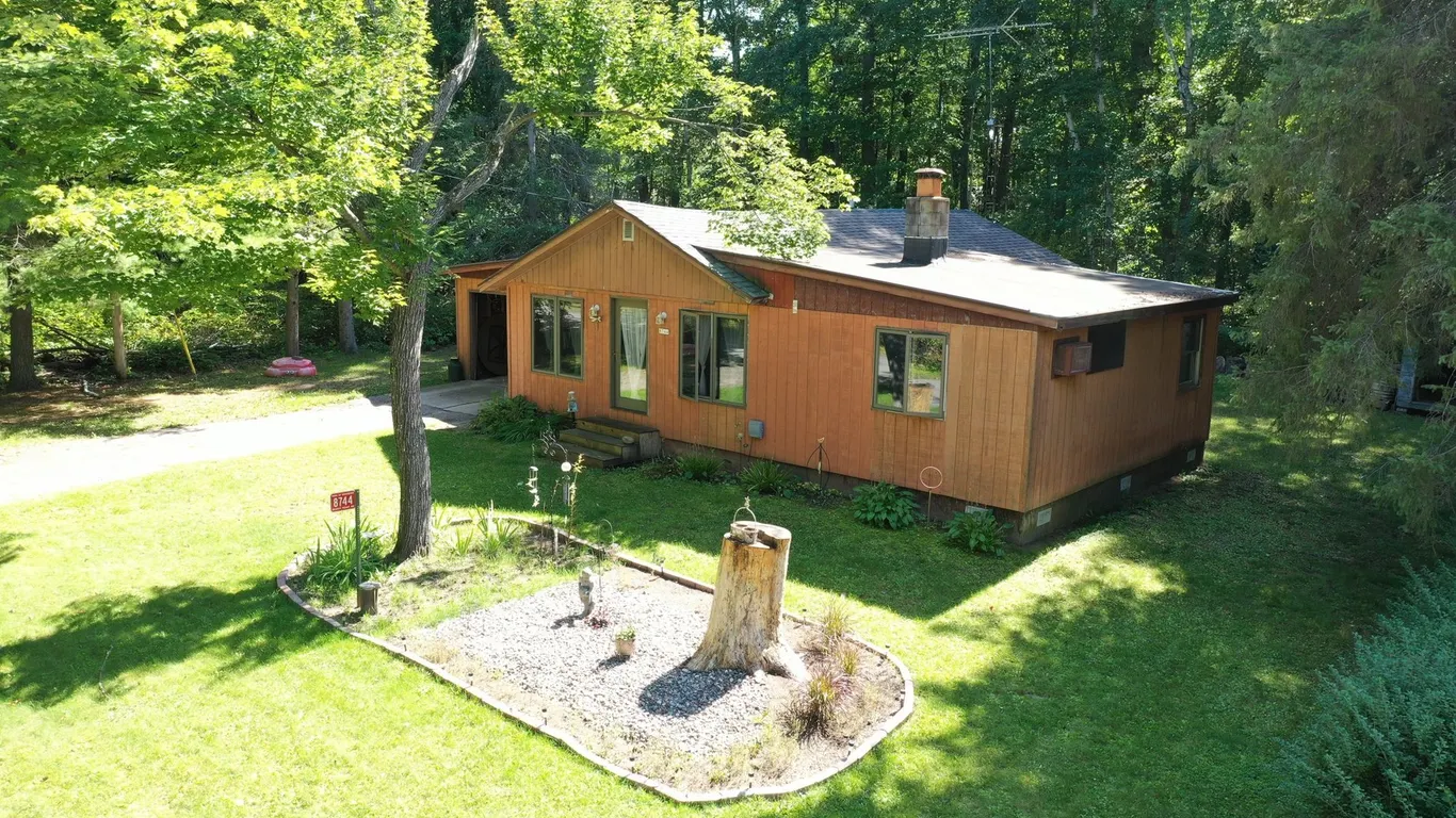 2 Bedroom 1 Bath Home - 8744 Musky Point Rd, Tomahawk WI