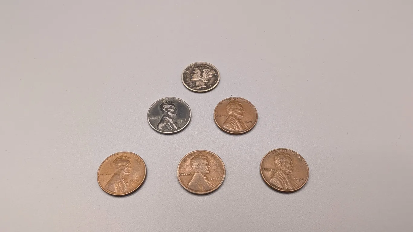 US Coin Lot: 1945 Mercury Dime, 5 Lincoln Wheat Pennies