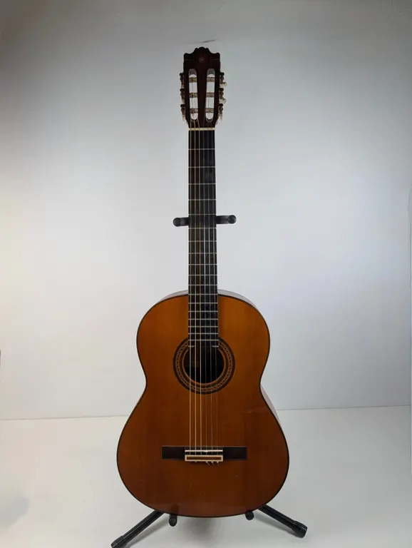 Yamaha G-240 Classical Acoustic Guitar with Gator Hard Case and Straps