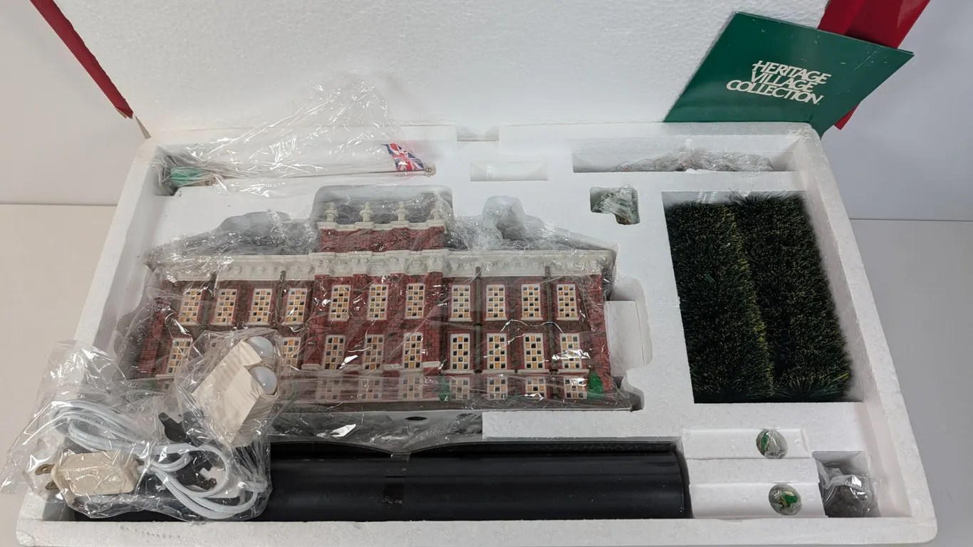 Department 56 Dickens' Village Kensington Palace Building & Accessories