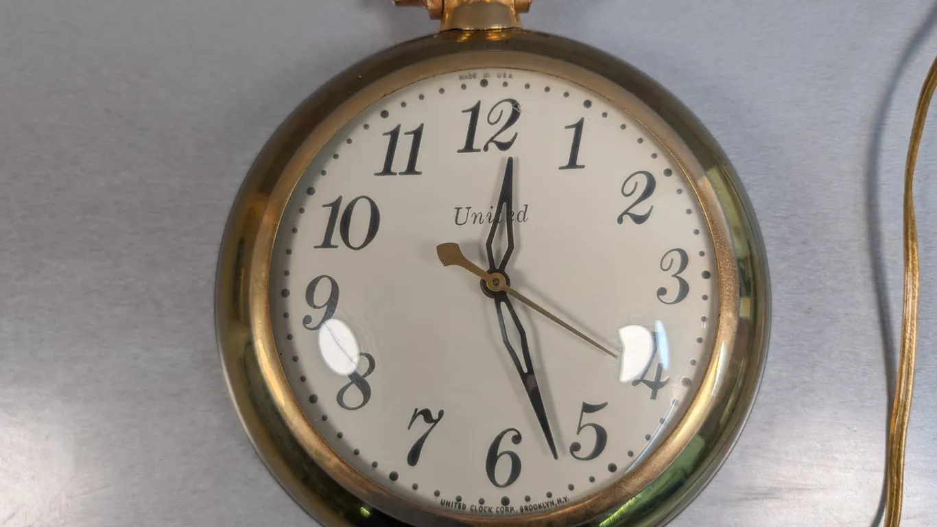 United Clock Corp. Pocket Watch Style Wall Clock Model 370