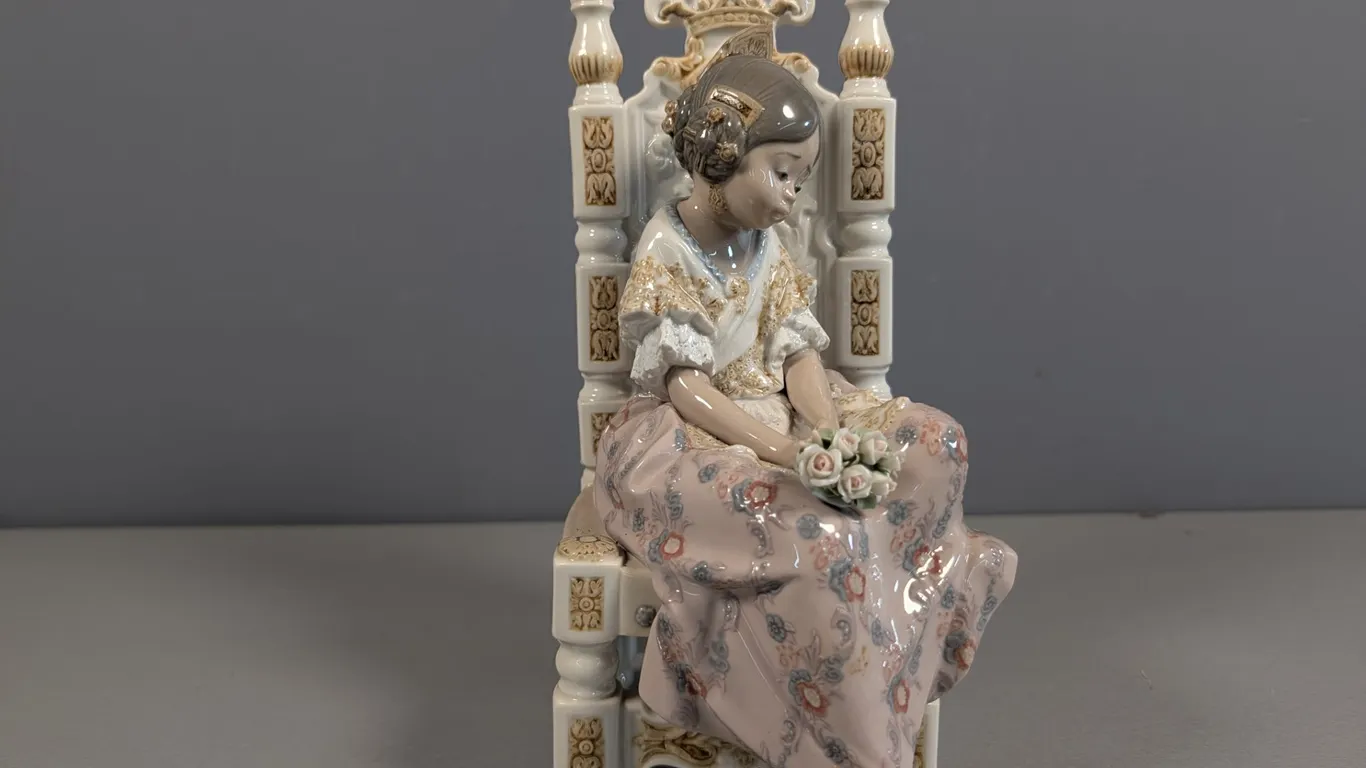 Lladro DAISA 1982 Porcelain Figurine, Girl on Throne Chair