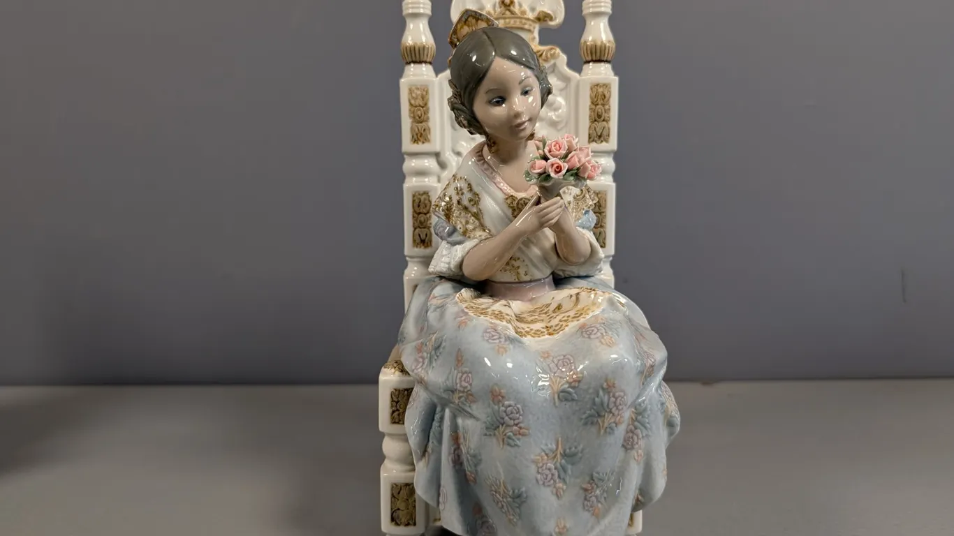 Lladro "A Quiet Moment" Porcelain Figurine, DAISA 1983