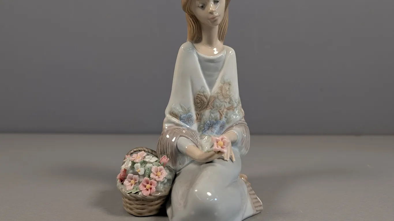 Lladro "A Basket of Love" Figurine #5294