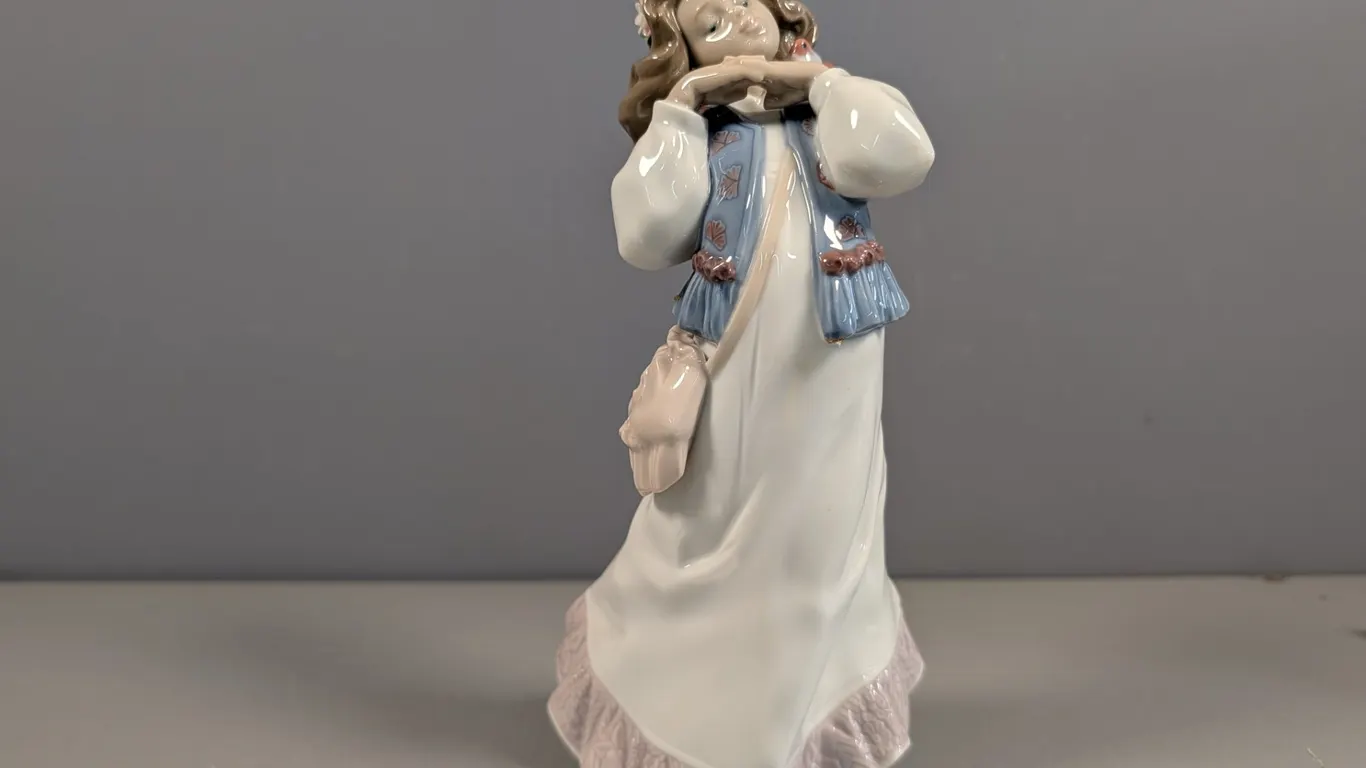 Lladro "Summer Dance" Event Figurine 6401