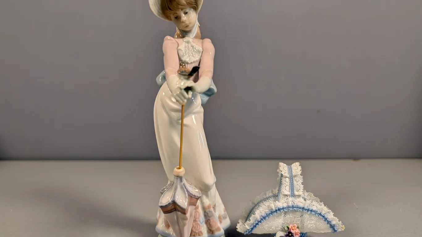 Lladro "A Summer Stroll" Figurine #7618 with Lace Basket