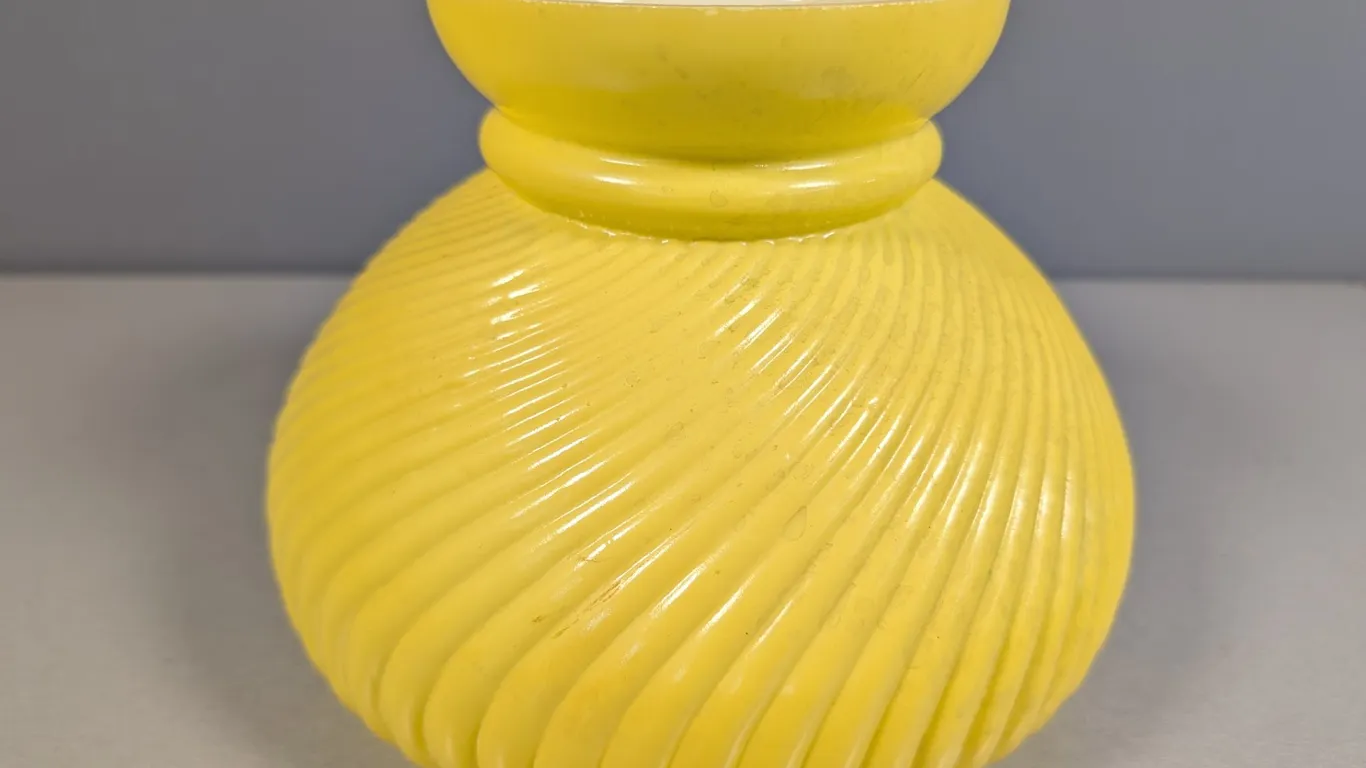 Yellow Swirl Pattern Glass Globe Lamp